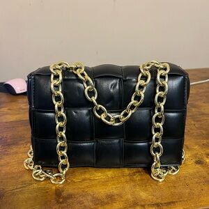 Elegant Black Crossbody Bag with Gold Chain